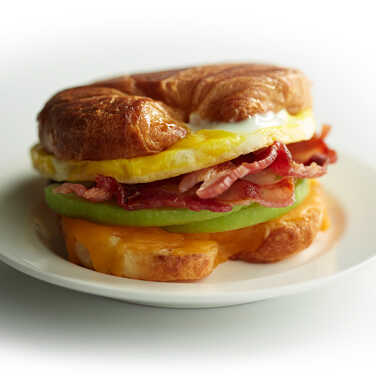 Recipe for Cheddar, Apple, Bacon and Egg Croissant Sandwich