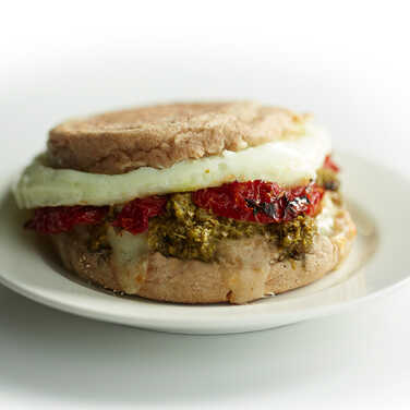 Recipe for Pesto with Sun-dried Tomato, Mozzarella and Egg Breakfast Sandwich
