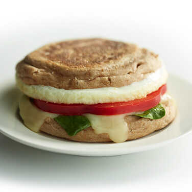 Recipe for Spinach and Mozzarella Egg White Breakfast Sandwich