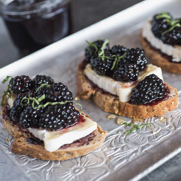 Recipe for Blackberry Toast with Brie and Basil