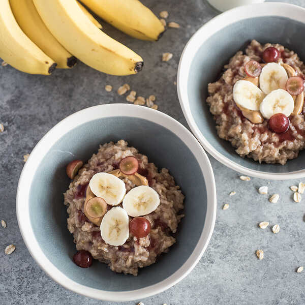 Recipe for Peanut Butter and Jelly Oatmeal Bowl