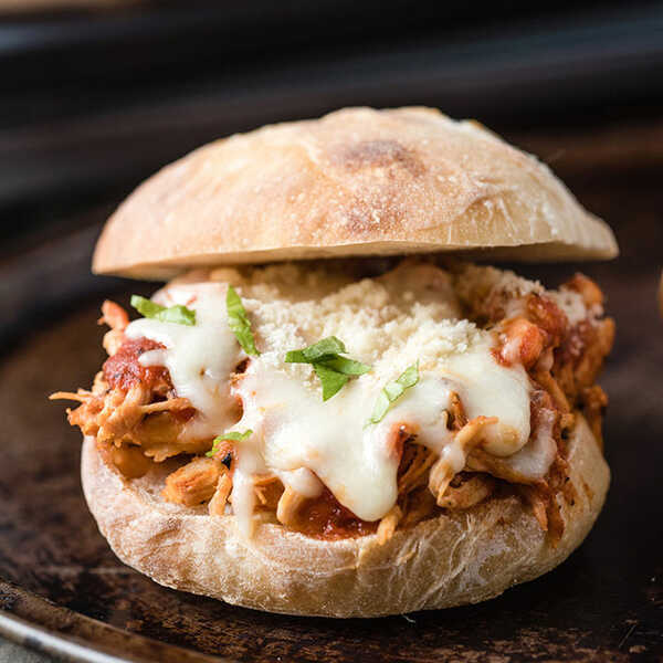 Recipe for Slow Cooker Chicken Parmesan Sliders