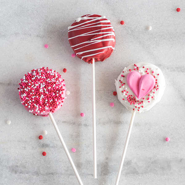 Recipe for Valentine's Day Oreo Pops 