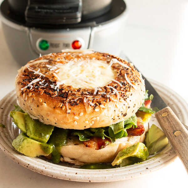 Recipe for Egg in a Bagel Breakfast Sandwich