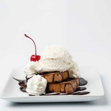 Recipe for Grilled Pound Cake Sundaes