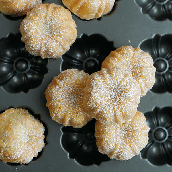 Recipe for Magnolia Bakery's Lemon Vanilla Mini-Bundt Cakes