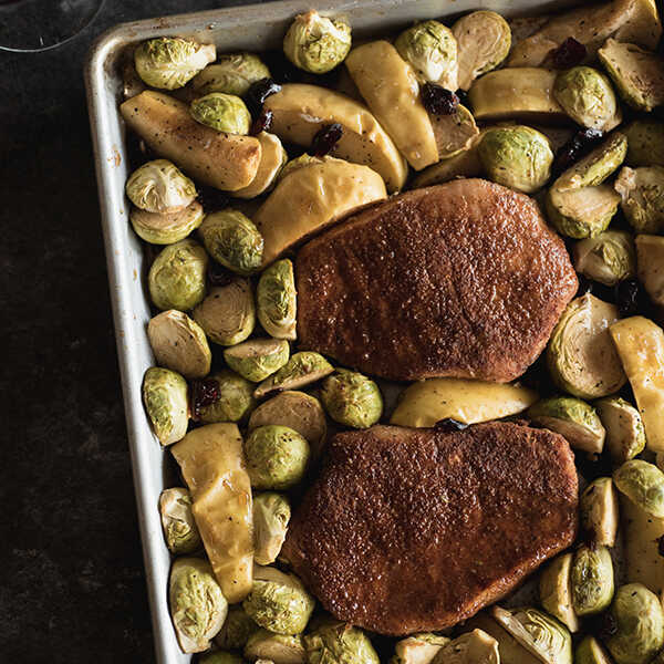 Recipe for Pork Chops with Maple-Glazed Apples Sheet Pan Supper