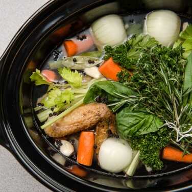 Recipe for Slow Cooker Chicken Stock